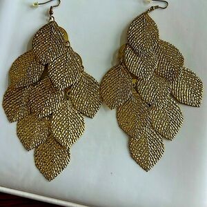 🔥EUCHead TurningGold tone Glittering Dangling Dancing Earrings.lightweight& sexy